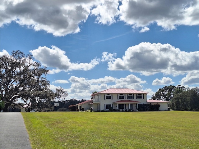 view of front of property with a front lawn