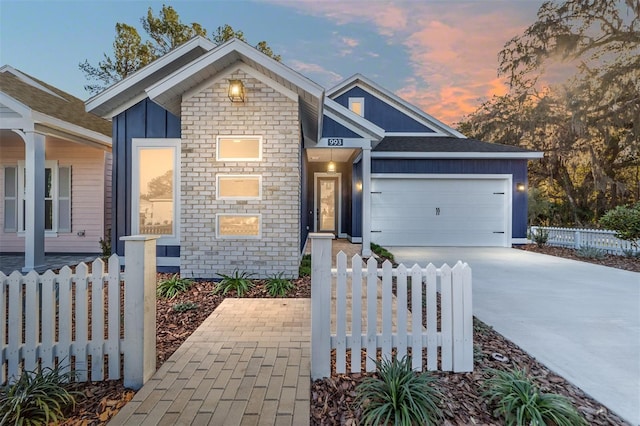 view of front facade featuring a garage