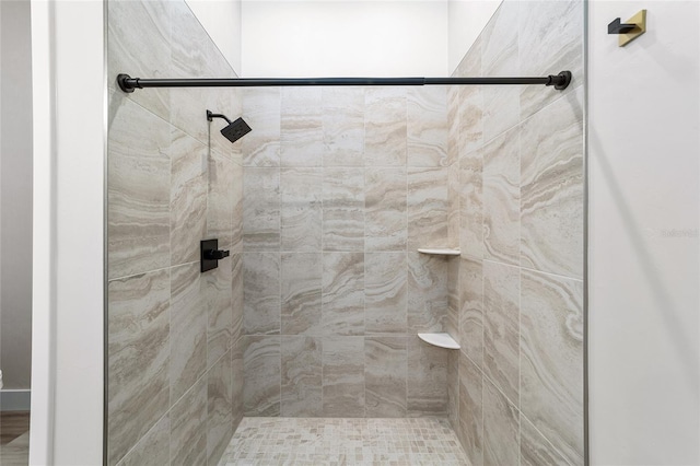 bathroom featuring tiled shower