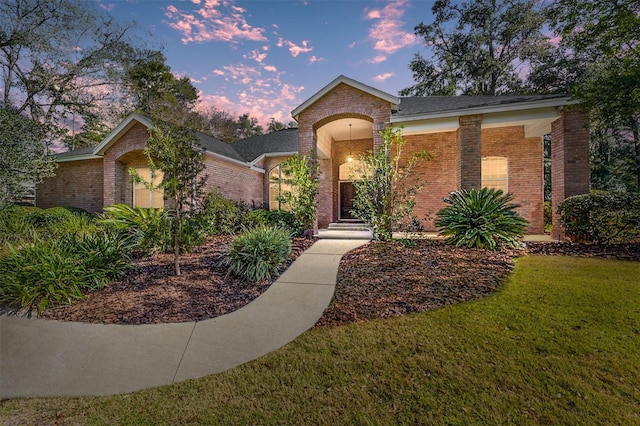 view of front of home featuring a yard