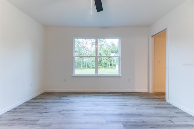 unfurnished room featuring light hardwood / wood-style floors and ceiling fan