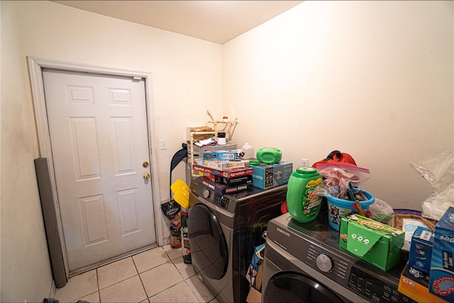 laundry room featuring washer and clothes dryer and light tile patterned floors