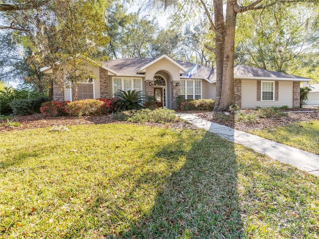 ranch-style house featuring a front yard