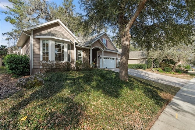 view of front of house featuring a front lawn