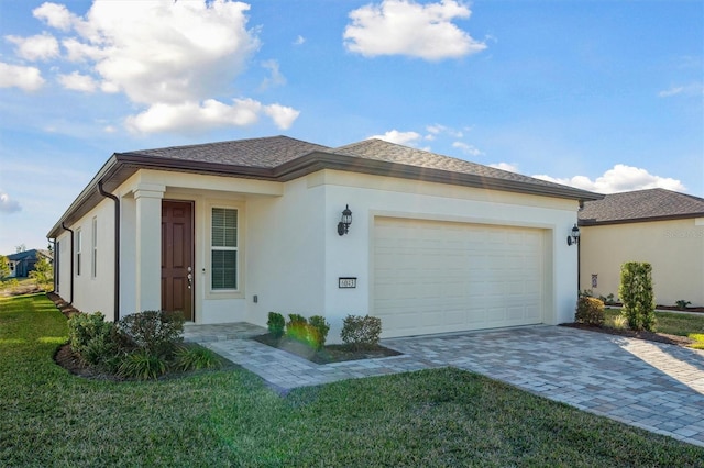 view of front of house featuring a garage and a front yard