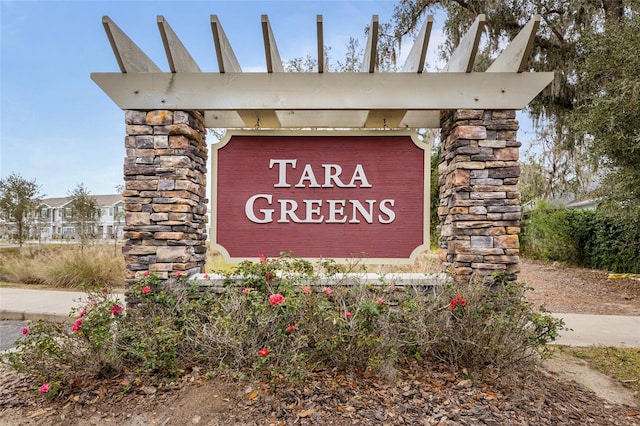 view of community / neighborhood sign