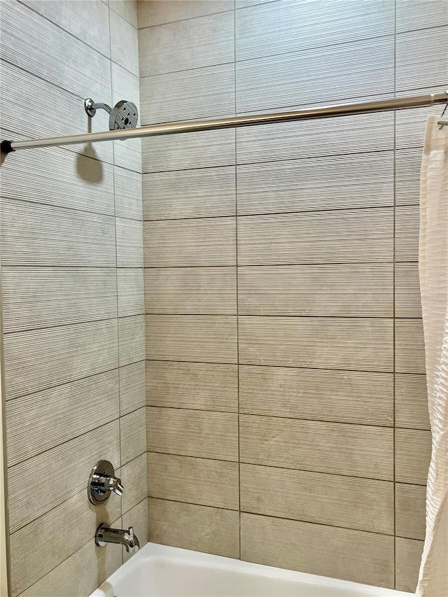 bathroom with shower / bath combo