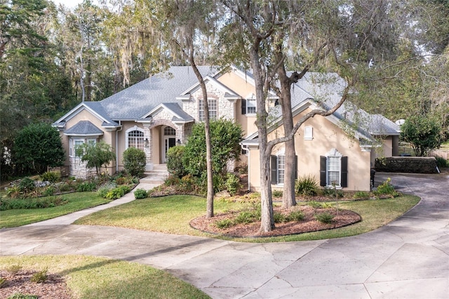 view of front of property with a front lawn