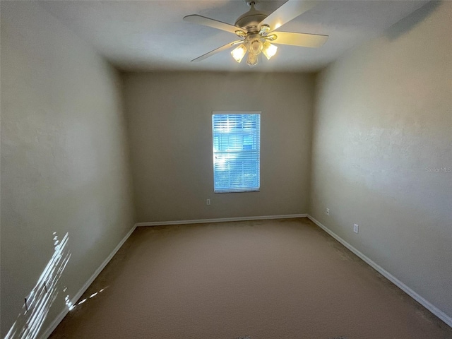 carpeted spare room featuring ceiling fan