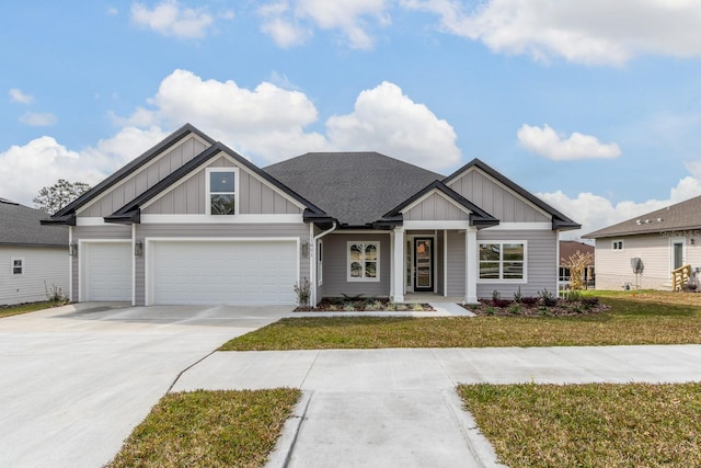 craftsman inspired home with a front yard