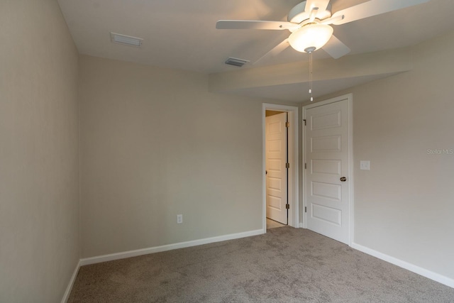 unfurnished room featuring ceiling fan and carpet