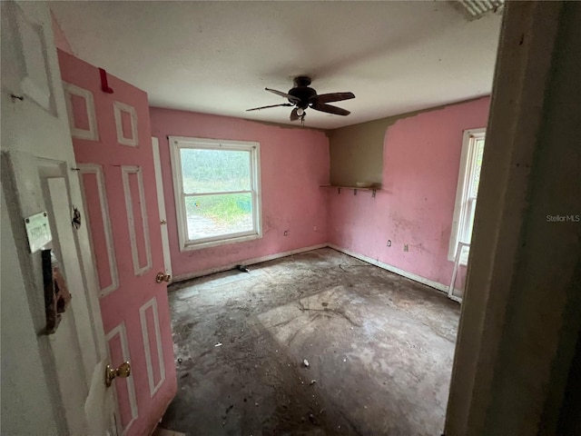 empty room with ceiling fan