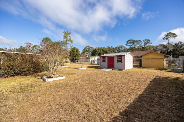 view of yard with a shed