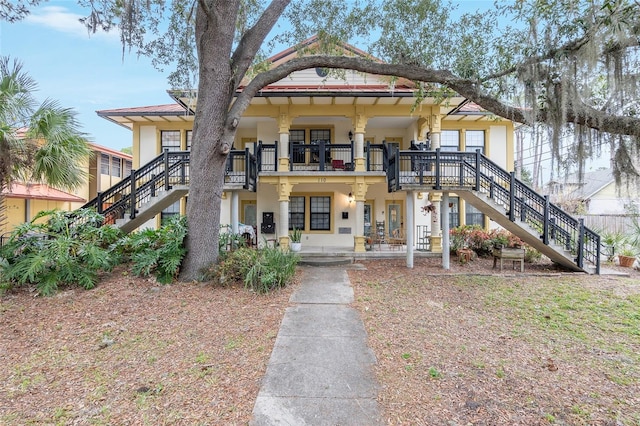 view of front of property with a balcony