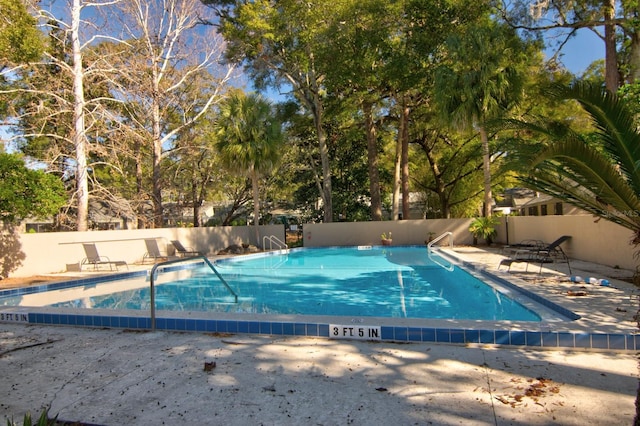 view of swimming pool