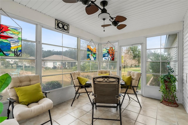 sunroom / solarium featuring ceiling fan