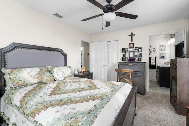 carpeted bedroom featuring ceiling fan, a textured ceiling, and a closet