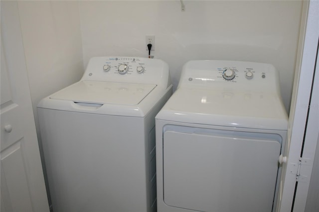 laundry room featuring washer and clothes dryer