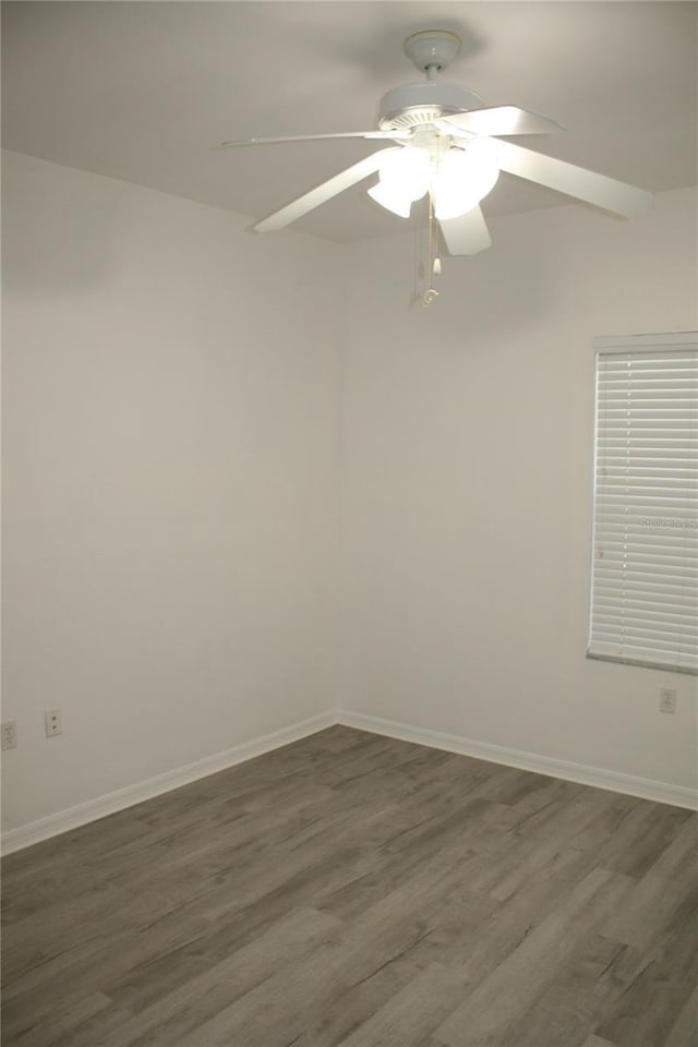 unfurnished room with dark hardwood / wood-style floors and ceiling fan