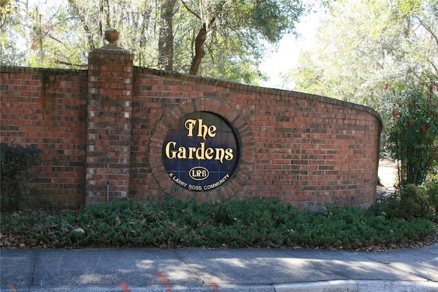 view of community / neighborhood sign