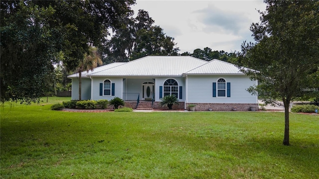 ranch-style home featuring a front yard and covered porch