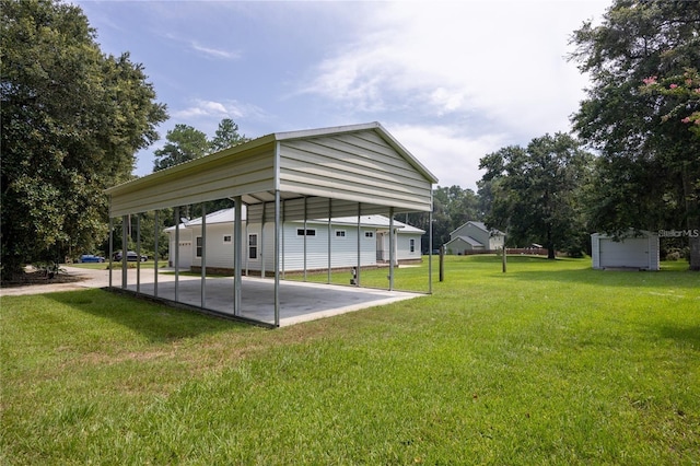 view of home's community featuring a lawn