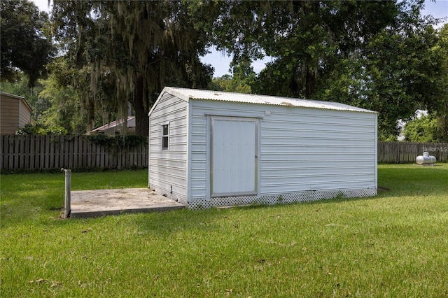 view of outdoor structure with a yard