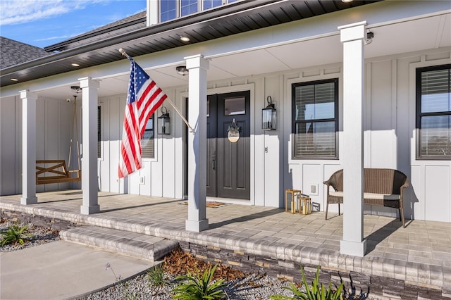 property entrance featuring a porch