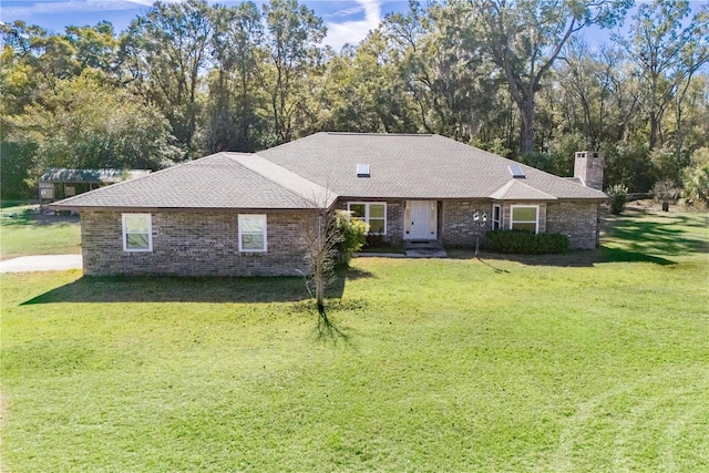 ranch-style house featuring a front lawn