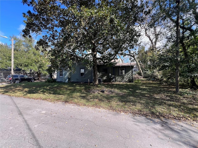 view of front of property with a front lawn