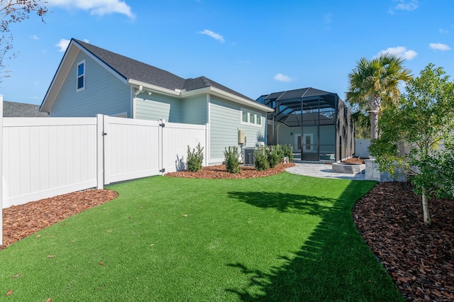 view of yard with a lanai