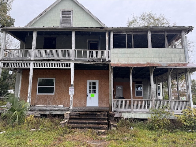 708 N Walnut St, Starke, FL 32091 - farmhouse-style home featuring a porch