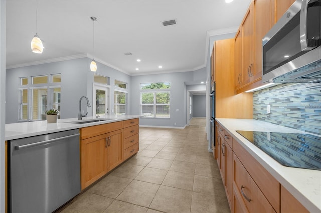 kitchen with sink, decorative light fixtures, tasteful backsplash, crown molding, and appliances with stainless steel finishes