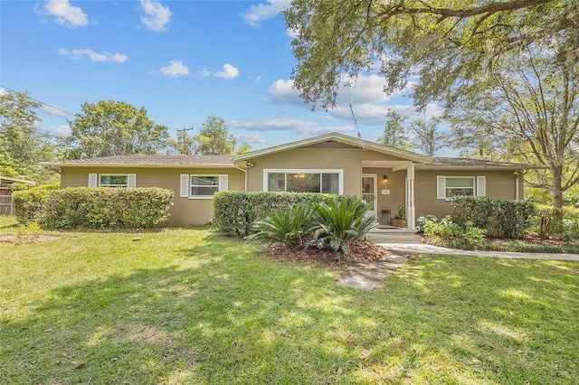 ranch-style house featuring a front yard