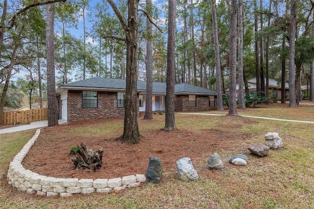 view of front of property with a front yard