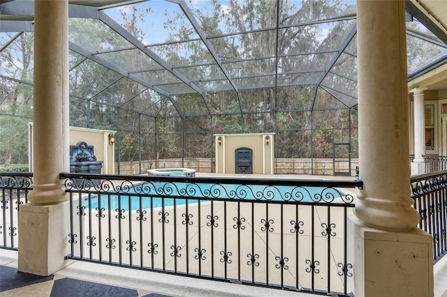 view of pool featuring an in ground hot tub