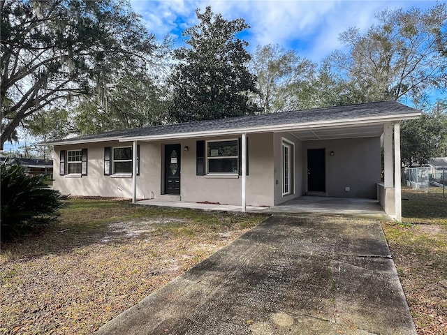 single story home with a carport