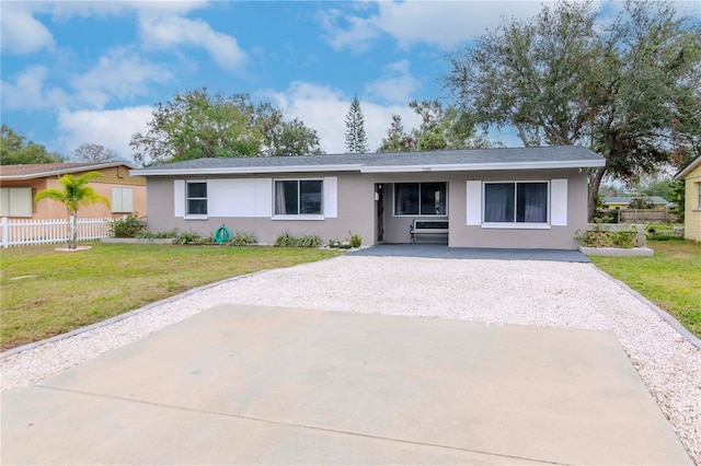 single story home featuring a front lawn