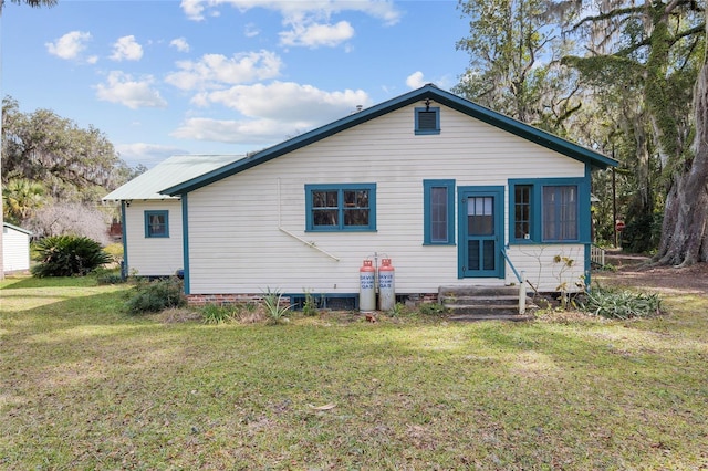 back of house featuring a yard