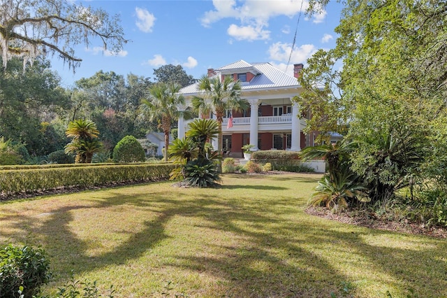 view of yard featuring a balcony