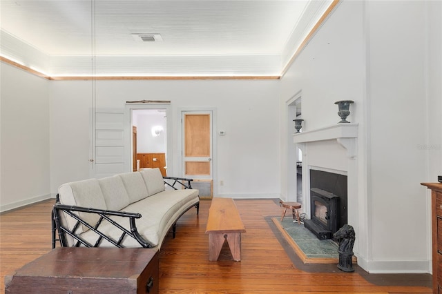 living room featuring hardwood / wood-style flooring and crown molding