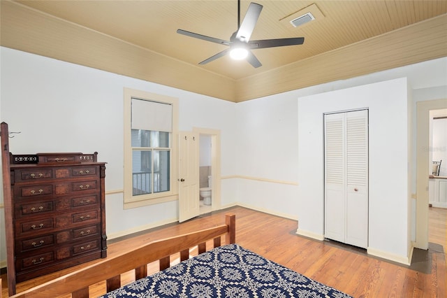 bedroom with ceiling fan, a closet, and hardwood / wood-style flooring