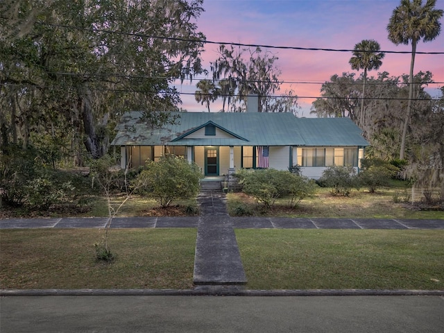 view of front of home featuring a lawn