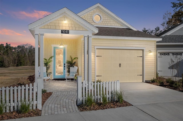 view of front facade featuring a garage