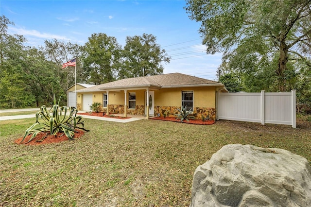 ranch-style home with a front yard