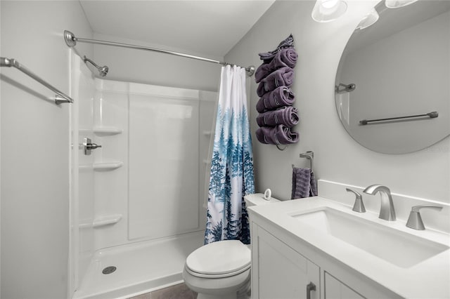 bathroom with toilet, vanity, and curtained shower