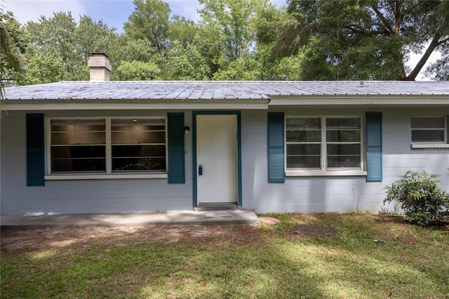 view of front of home with a front yard