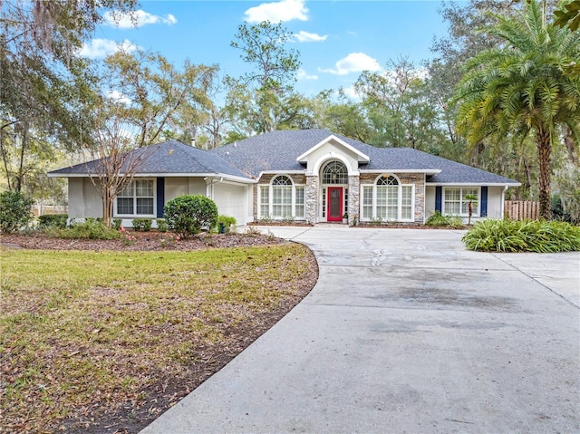 single story home featuring a front yard