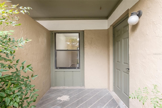 entrance to property with stucco siding