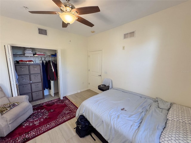 bedroom with light hardwood / wood-style floors, a closet, and ceiling fan